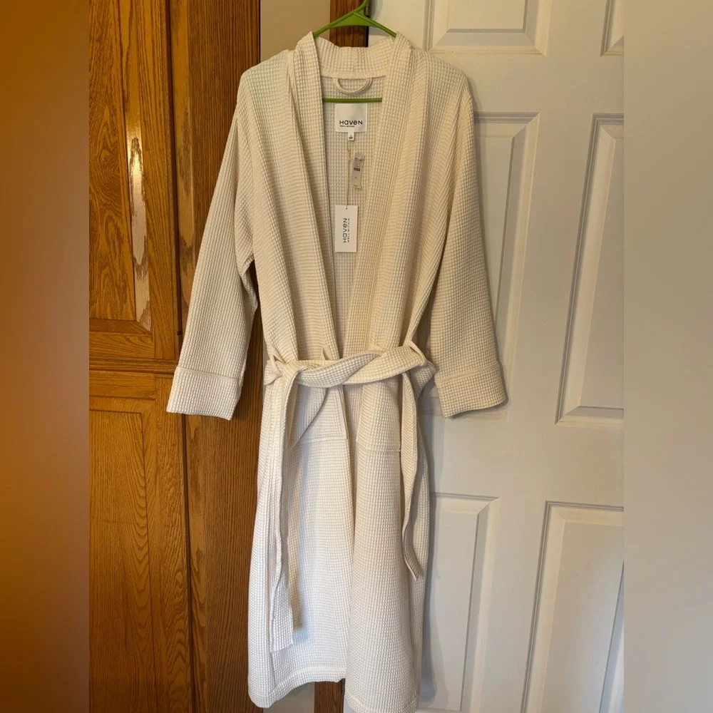 100% Turkish Cotton Ivory Waffle Knit Robe - Picture 3 of 5